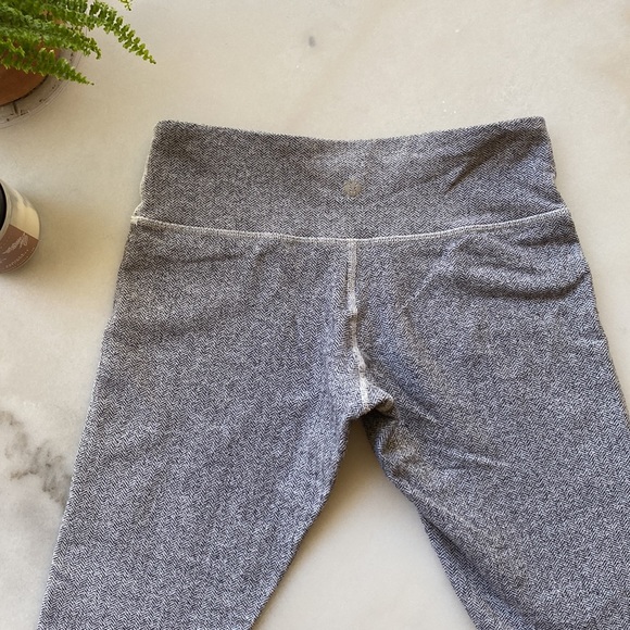 Lululemon Wunder Under Crop Herringbone White Black Size 6 - Picture 9 of 15